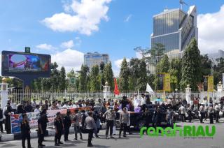 Aksi Bela Al-Quran, Massa Forum Umat Islam Riau turun ke Jalan